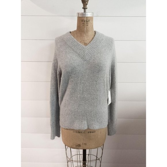 Lewit Sweaters - Lewit V Neck Boucle Sweater in Gray Mink Heather